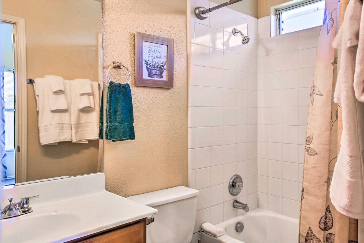 San Antonio Abode With Yard Less Than 4 Mi To Lackland エクステリア 写真