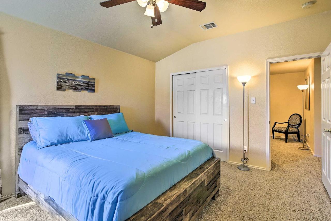 San Antonio Abode With Yard Less Than 4 Mi To Lackland エクステリア 写真
