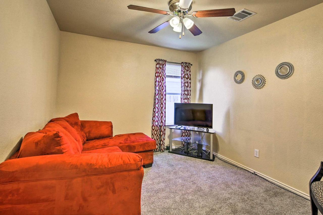 San Antonio Abode With Yard Less Than 4 Mi To Lackland エクステリア 写真